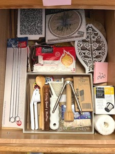lot 220 image: Kitchen Drawer Contents Lot - NO ONSITE PAYMENTS