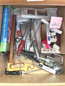 lot 221 image: Kitchen Drawer Contents Lot - NO ONSITE PAYMENTS