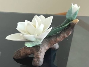 lot 242 image: Vintage Andrea by Sadek White Flower - NO ONSITE PAYMENTS ACCEPTED