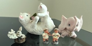 lot 246 image: Assorted Figurines Lot - NO ONSITE PAYMENTS.  PAY ONLINE BEFORE PICK-UP