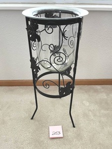 lot 253 image: Vintage Partylite Grapeleaf Seville Granny Core Wrought Iron Glass Candle Stand (25 Tall)