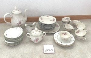 lot 278 image: Vintage Fine China from Finland - Bring packing materials