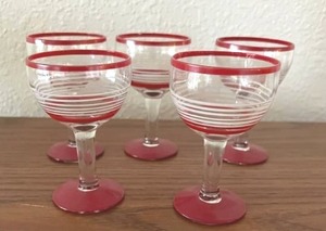 lot 293 image: Neat Vintage 4 Glass Drinking Glasses - PAY ONLINE BEFORE PICKUP