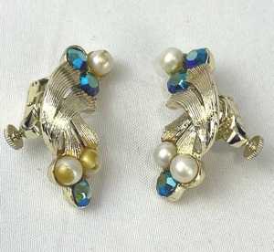 lot 305 image: Rare Vintage Coro Gold Tone Faux Pearl Rhinestone Clip-on Earrings (1.25) - PAY ONLINE BEFORE PICKUP
