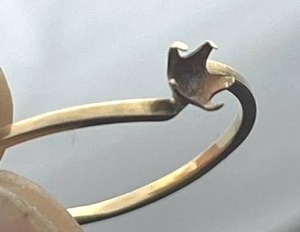 lot 314 image: Vintage 14K (585) Gold Ring wo Stone (.75 grams) - PAY ONLINE BEFORE PICKUP.  NO ONSITE PAYMENTS ACCEPTED