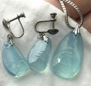 lot 317 image: Beautiful Vintage Sterling Silver & Asian Cut Glass Necklace and Earrings (17.7 grams total weight) - PAY ONLINE BEFORE PICKUP