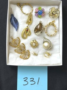 lot 331 image: Neat Lot of Vintage Costume Jewelry inclinding Coro, Sarah Coventry, and More