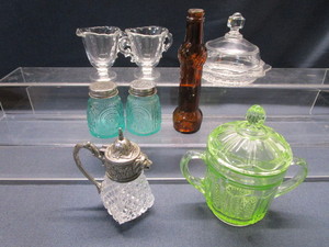 lot 11 image: Vintage Kitchenwares