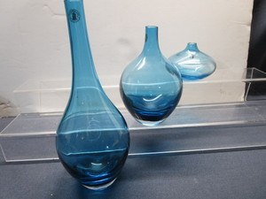 lot 17 image: Vases - Set of Three