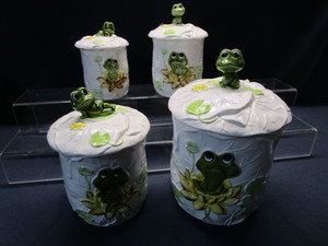 lot 21 image: Frog Canister Set