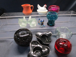 lot 24 image: Candle Holders, Mini Nesting Hen