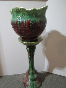 lot 34 image: Jardiniere & Stand