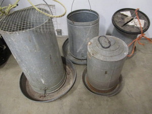 lot 204 image: Chicken Feeders & Waterer