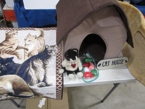 lot 223 image: Cat Tapestry, House, Toys, Scratch Ramp