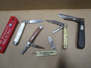 lot 256 image: Pocket Knives