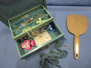 lot 273 image: Jewelry Box, Jewelry