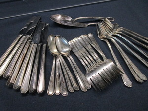 lot 39 image: Wm Rogers & Sons Service for 8