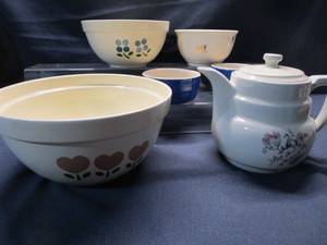 lot 45 image: Treasurecraft Bowls, Oxboro