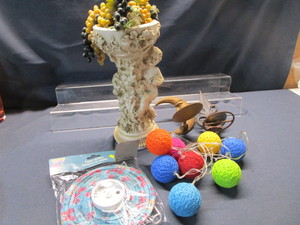 lot 47 image: Candle Holders, Pedestal