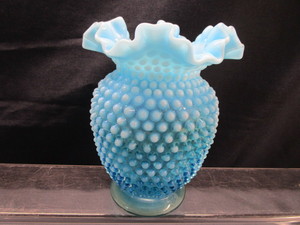lot 57 image: Vase - Hobnail Opalescent