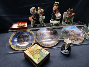 lot 67 image: Hummel & Look A Likes