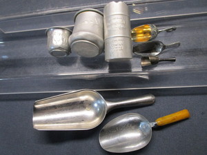 lot 75 image: Scoops, Cups with Childs