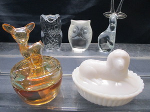 lot 76 image: Paperweights, Nesting Dog