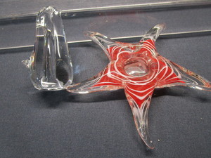 lot 89 image: Solid Glass Starfish & Penguin