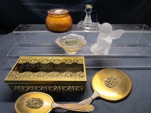 lot 94 image: Vintage MirrorBrush, Kleenex Cover