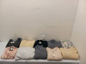 lot 94 image: 10 NEW WOMENS SWEATERS SIZE LARGE