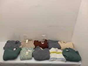 lot 96 image: 10 NEW WOMENS SWEATERS SIZE SMALL