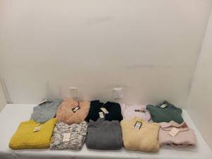 lot 97 image: 10 NEW WOMENS SWEATERS SIZE XS