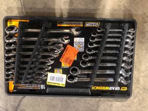 GEARWRENCH SAEMM 90-Tooth Pro Combination Ratcheting Wrench Tool Set with Tray (18-Piece)       Customer Returns See Pictures