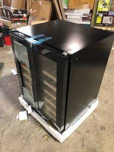 VEVOR Wine Cooler, 110-Volt 78 Cans and 20 Bottles Under Counter Built-in or Freestanding Wine Cooler, Dual Zone, Blue Light Glass Broken   Customer Returns See Pictures