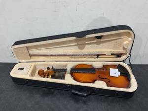 lot 245 image: Cecilio CVN-320L Solidwood Ebony Fitted LEFT-HANDED Violin with DAddario Prelude Strings, Size 44