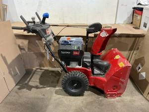 lot 11 image: 24 in. (61 cm) Power Max e24 60V Two-Stage Snow Blower NO BATTERIES
