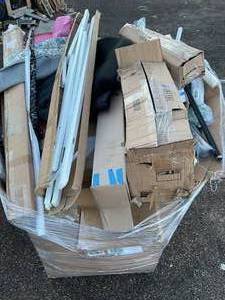lot 703 image: Wholesale Lot of Assorted Miscellaneous Items