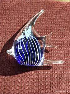 lot 50 image: Pretty Glass Fish Paperweight