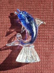 lot 51 image: Pretty Glass Dolphin Paperweight