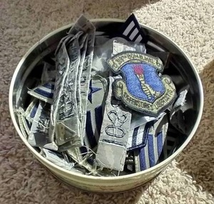 lot 52 image: Tin Full of Air Force Patches & Pins