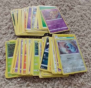 lot 64 image: 100 Pokemon Cards