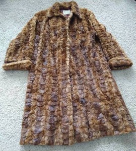 lot 76 image: Vintage Fur Coat
