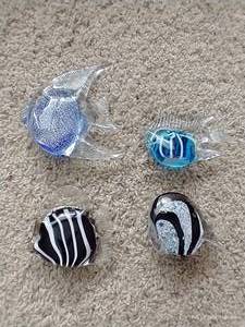 lot 81 image: (4) Small Glass Fish Paperweights