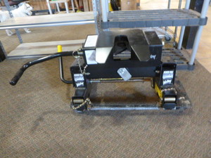 lot 1 image: Valley Power Pull Glide 5th Wheel Hitch