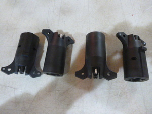 lot 24 image: 4 Adapters 7-Pin to 4-Pin