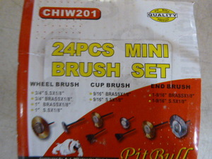 lot 120 image: Pit Bull Mini Brush Set