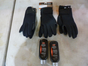 lot 149 image: 3 Pair of Celsius Neoprene Gloves