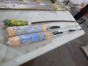 lot 158 image: 3 Mops