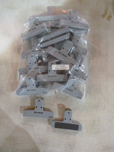lot 165 image: Bag of Chip Clips