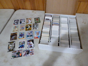 lot 185 image: 3,200 Count of Baseball Cards